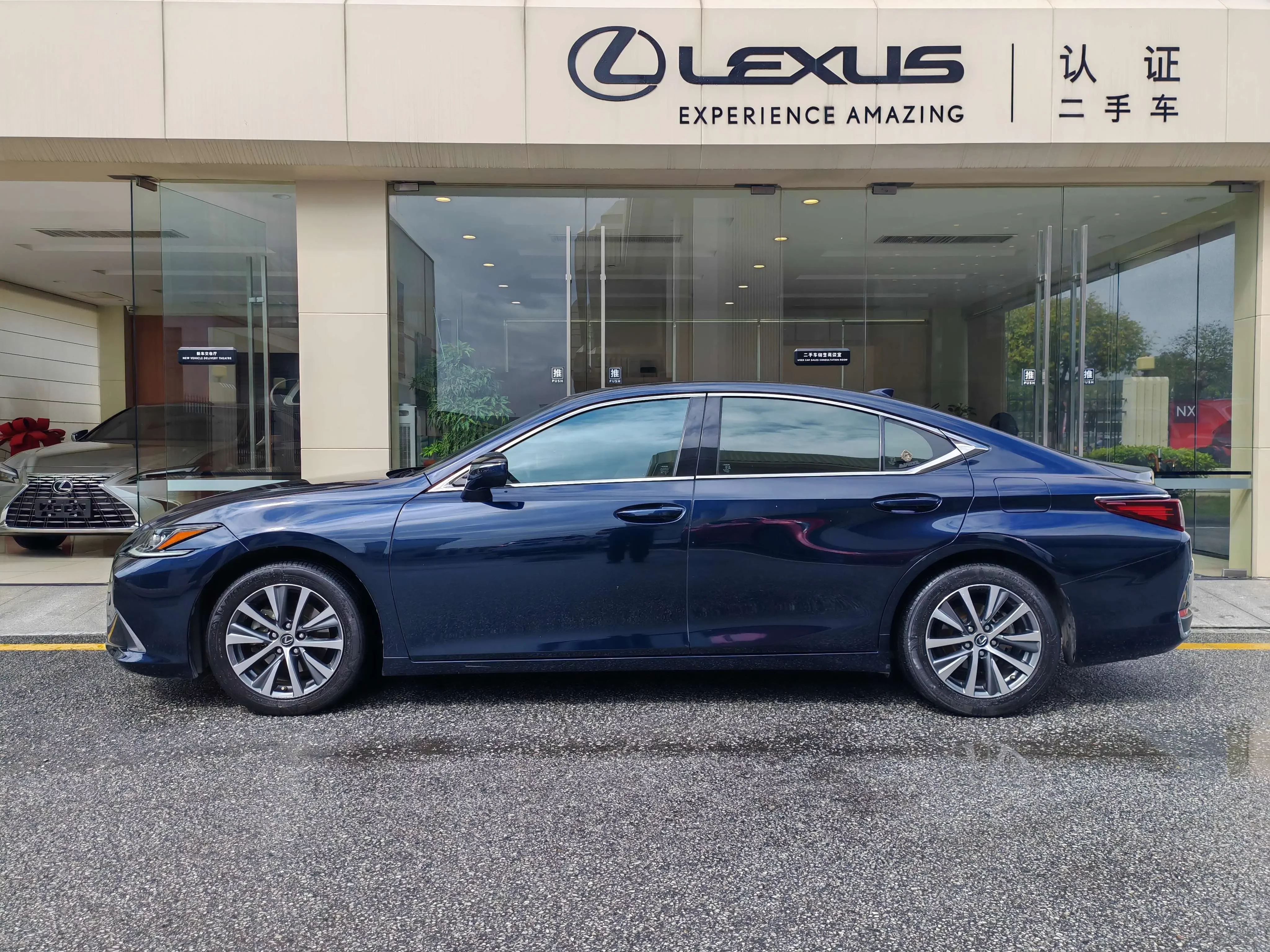 Lexus ES
