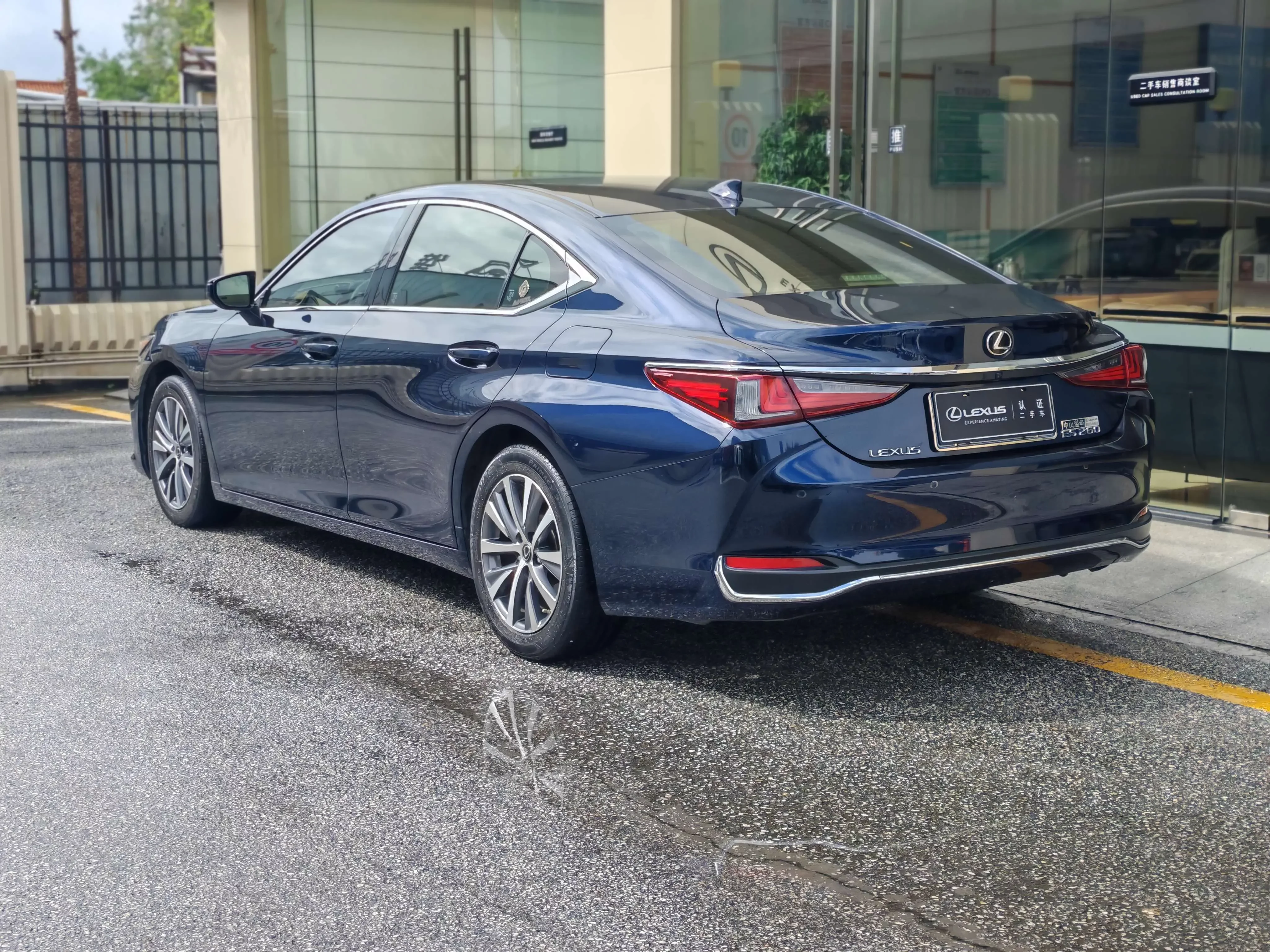 Lexus ES