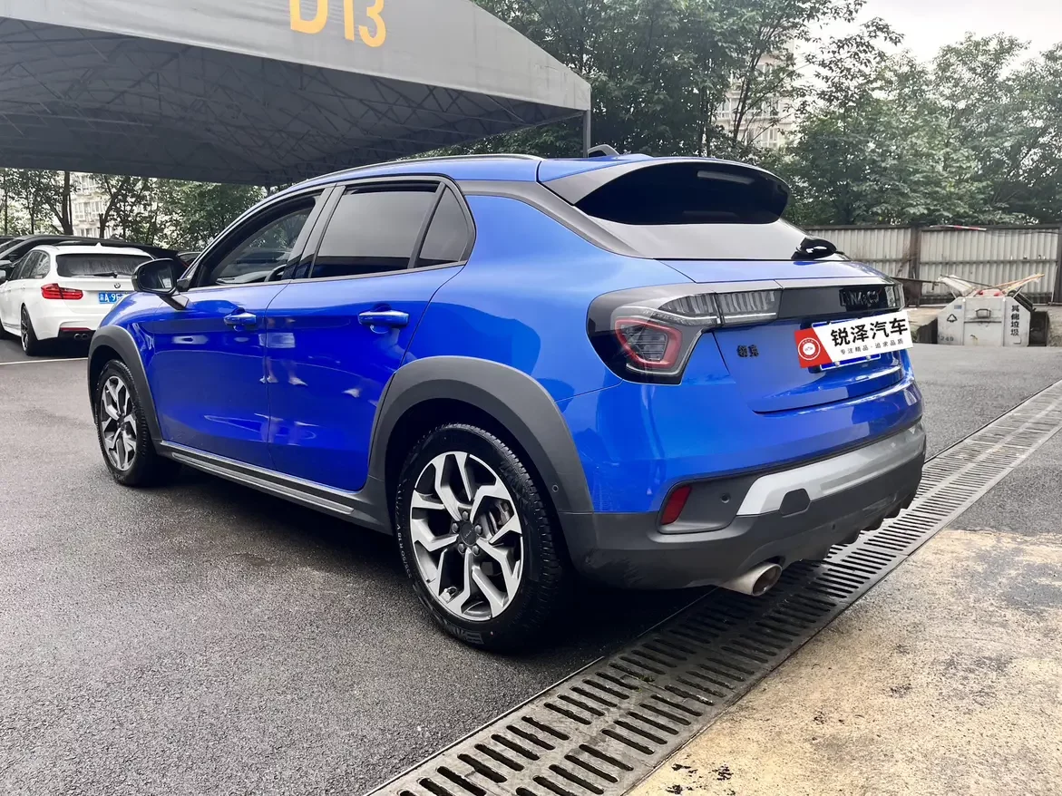 Lynk & Co 02