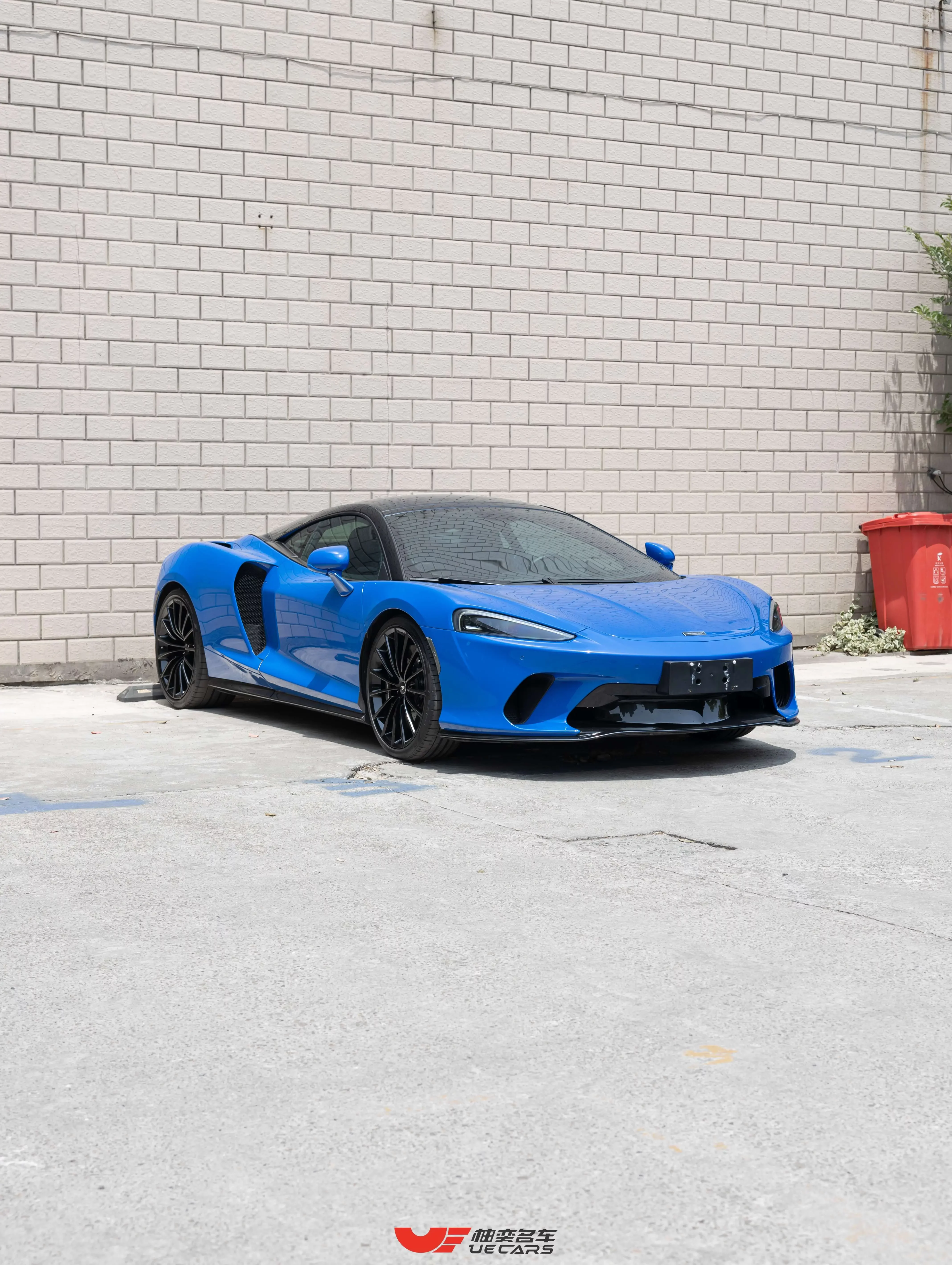McLaren GT