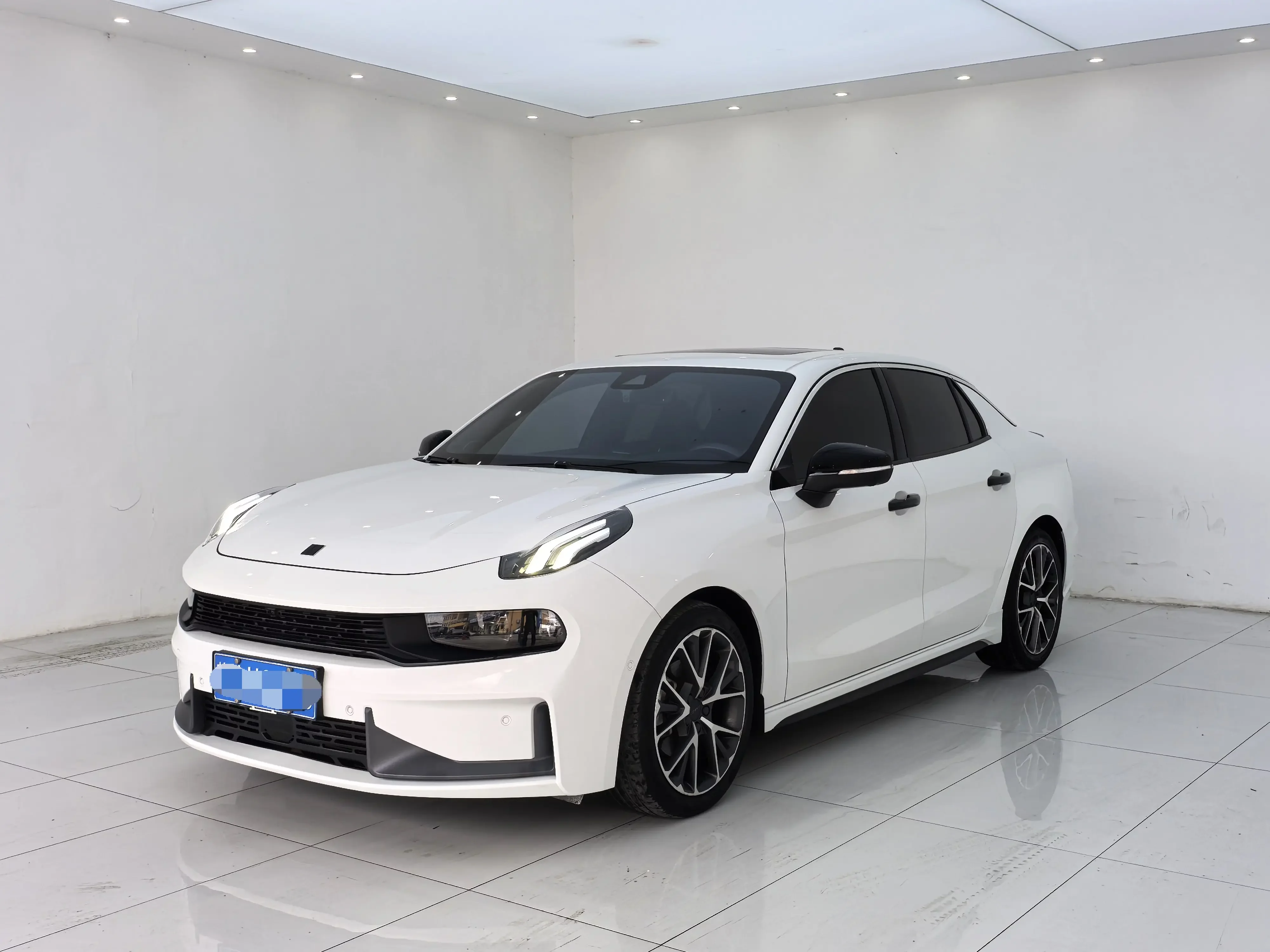 Lynk & Co 03