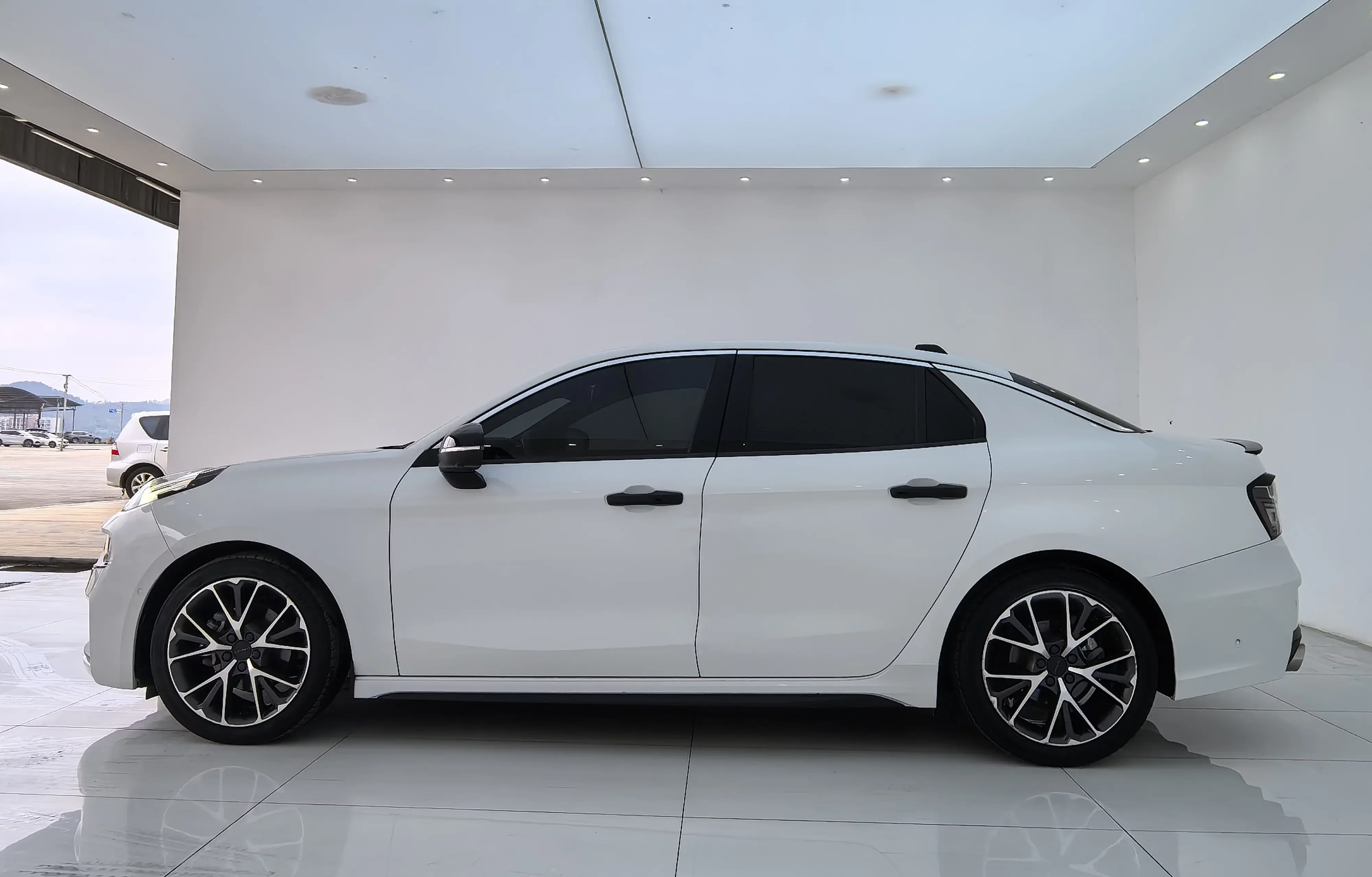 Lynk & Co 03