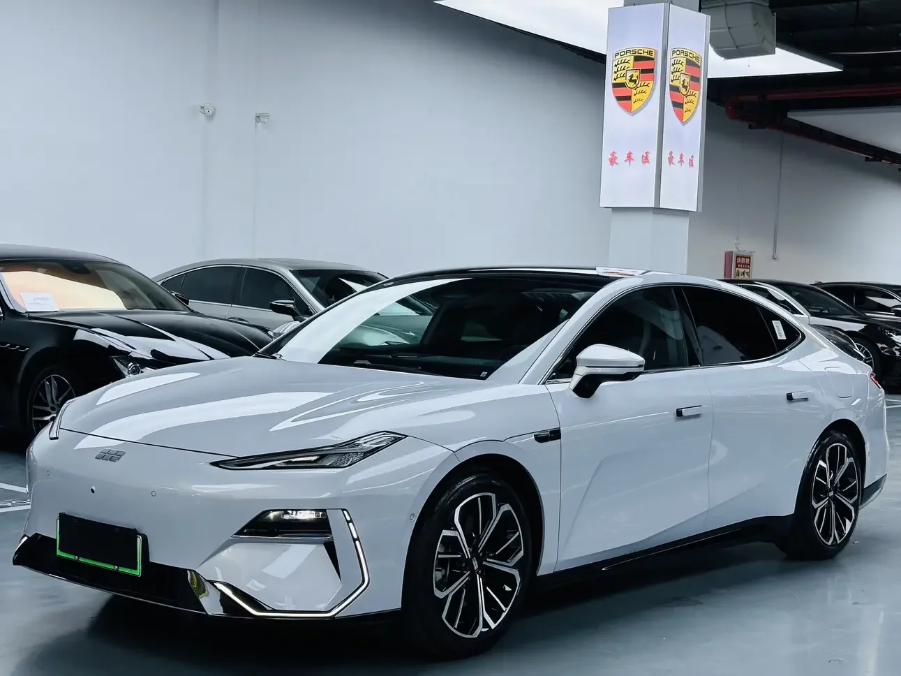 Geely Galaxy E8
