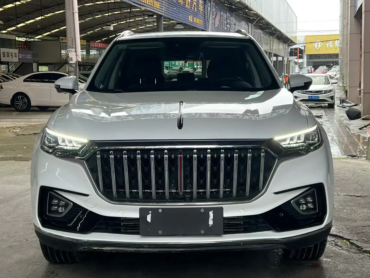 Hongqi HS5