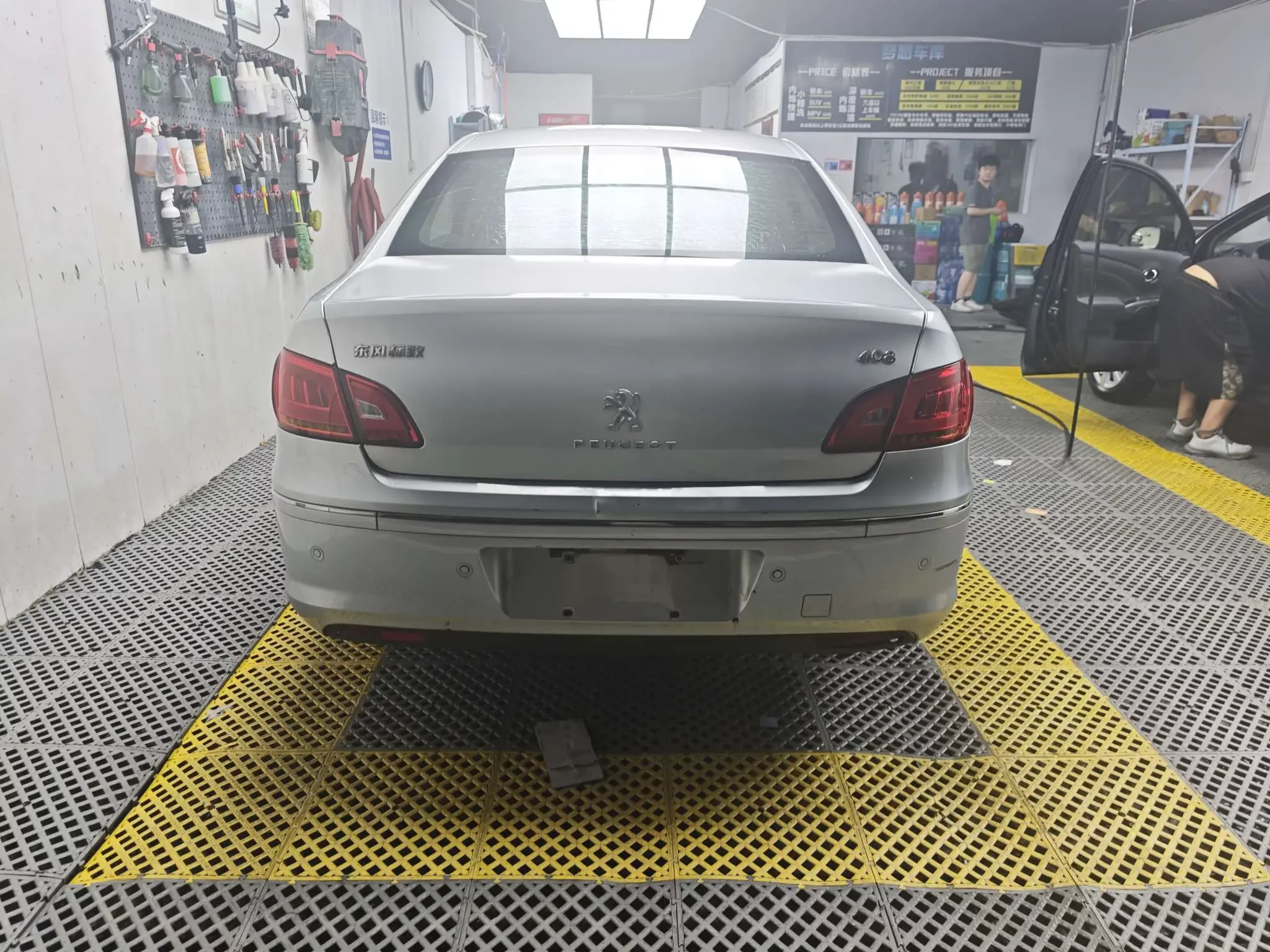 Peugeot 408