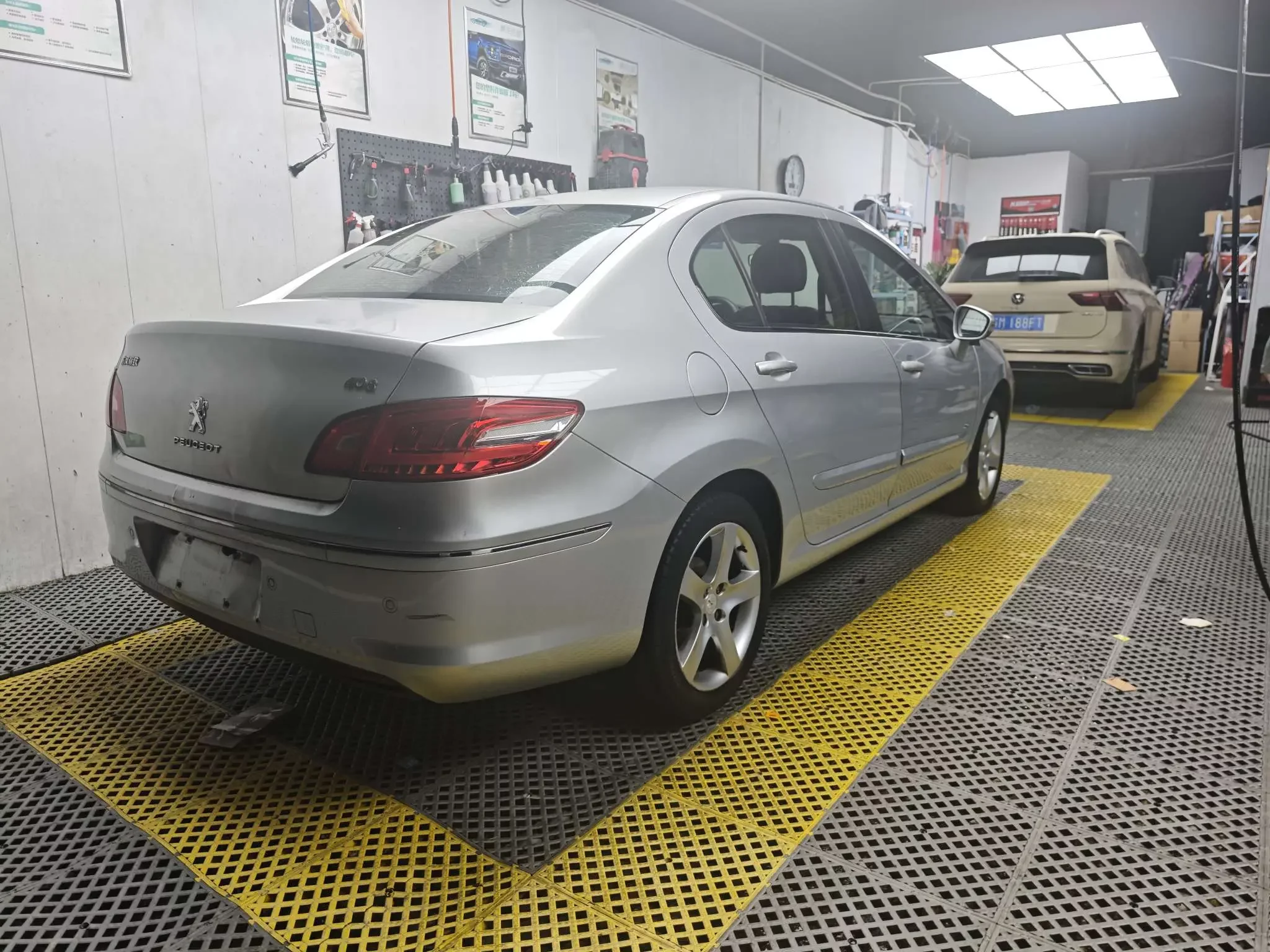 Peugeot 408