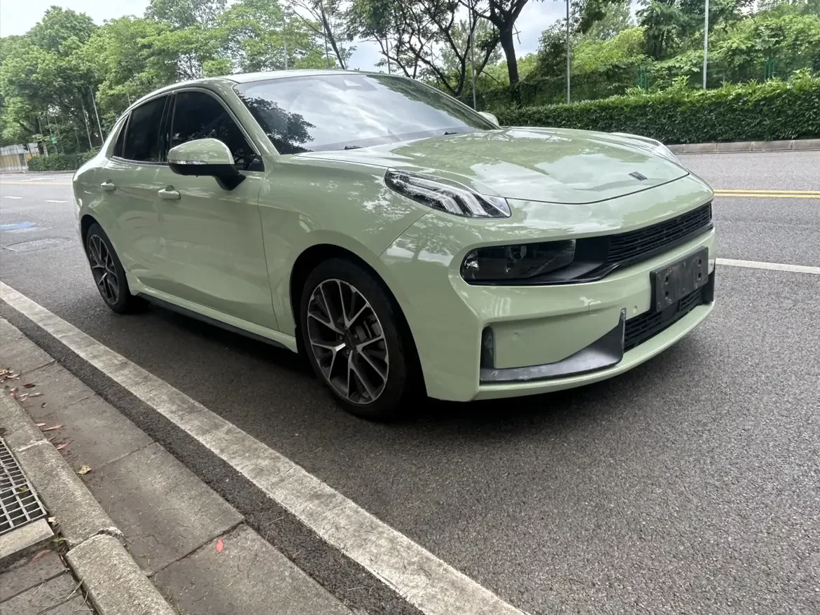Lynk & Co 03