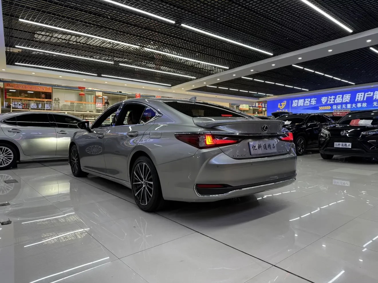 Lexus ES