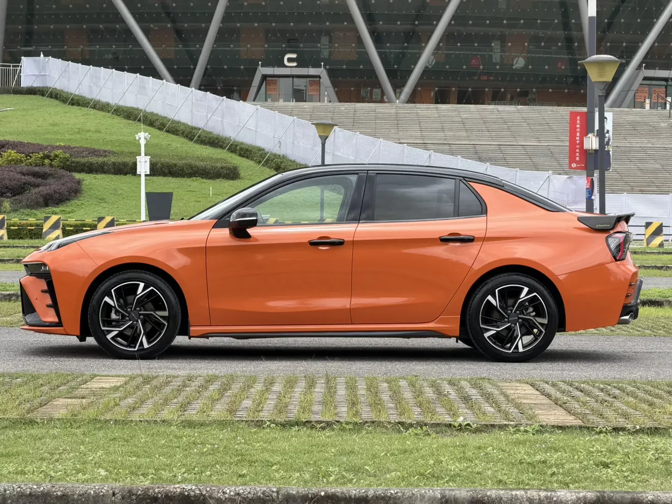 Lynk & Co 03