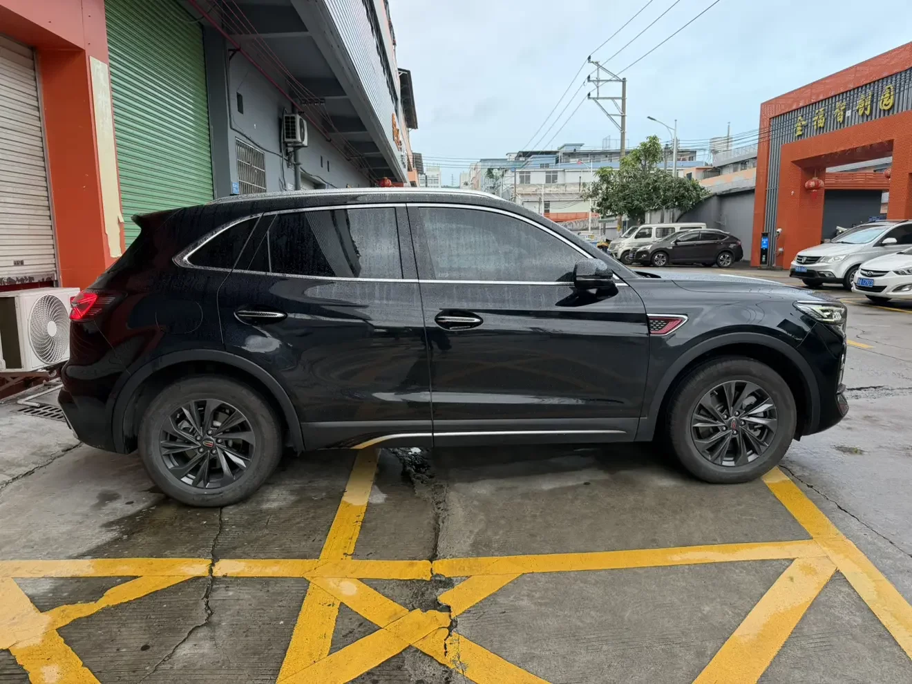 Hongqi HS5