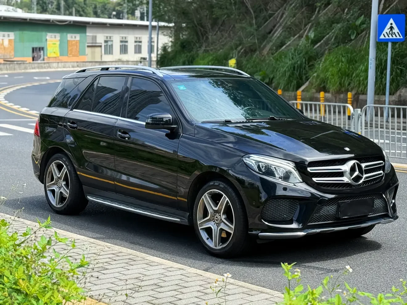 Mercedes-Benz GLE (Imported)