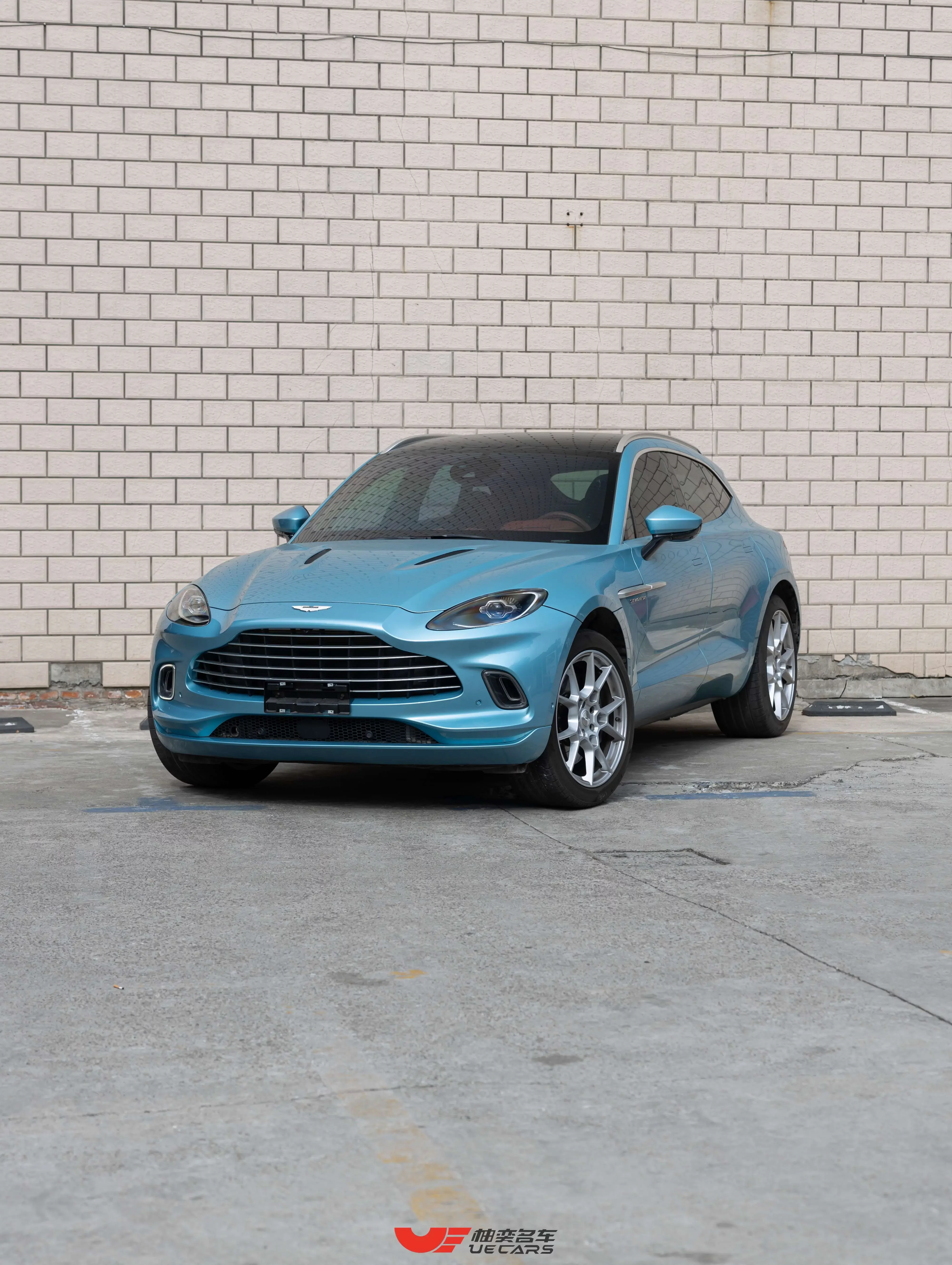 Aston Martin DBX