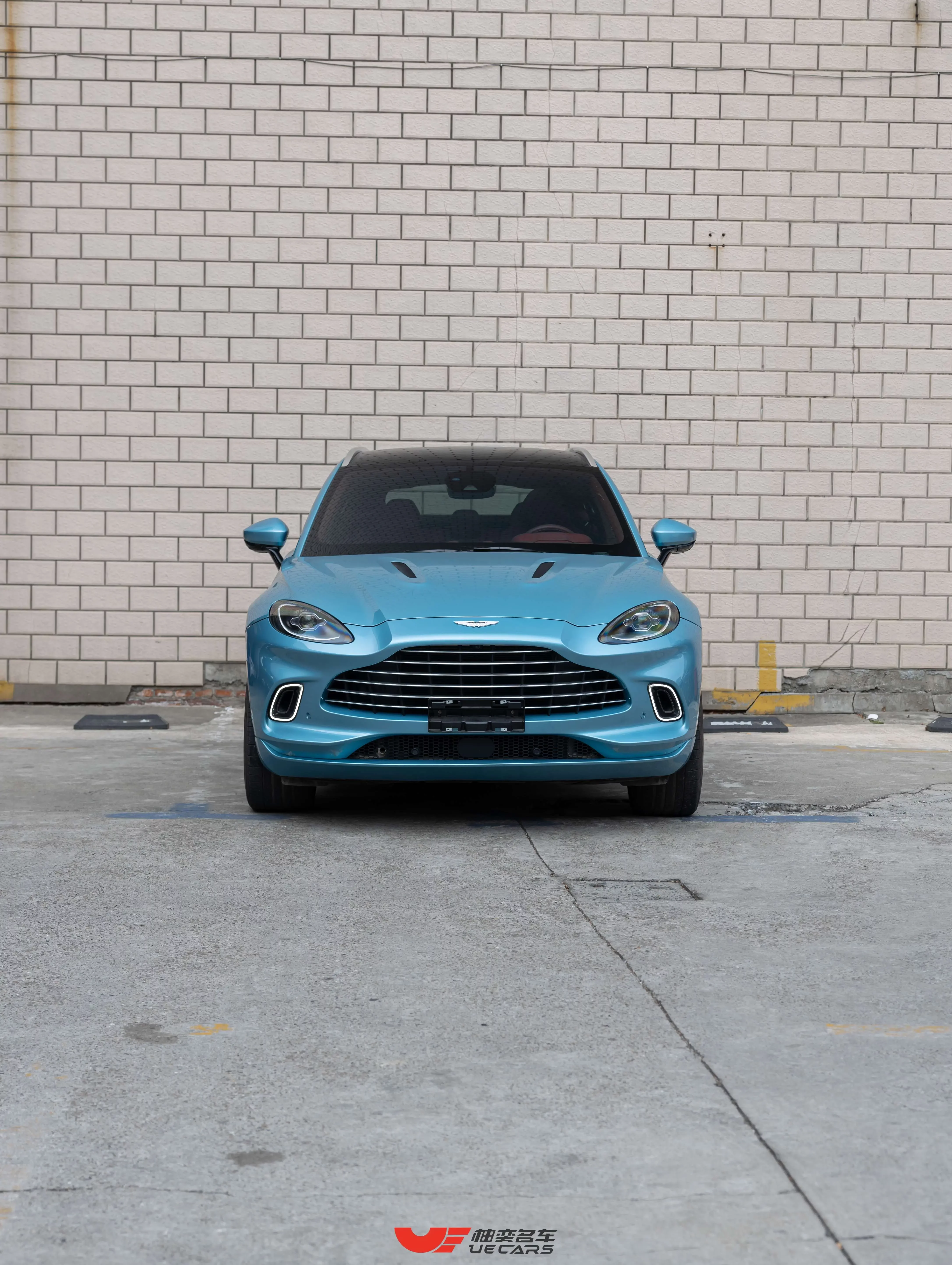 Aston Martin DBX