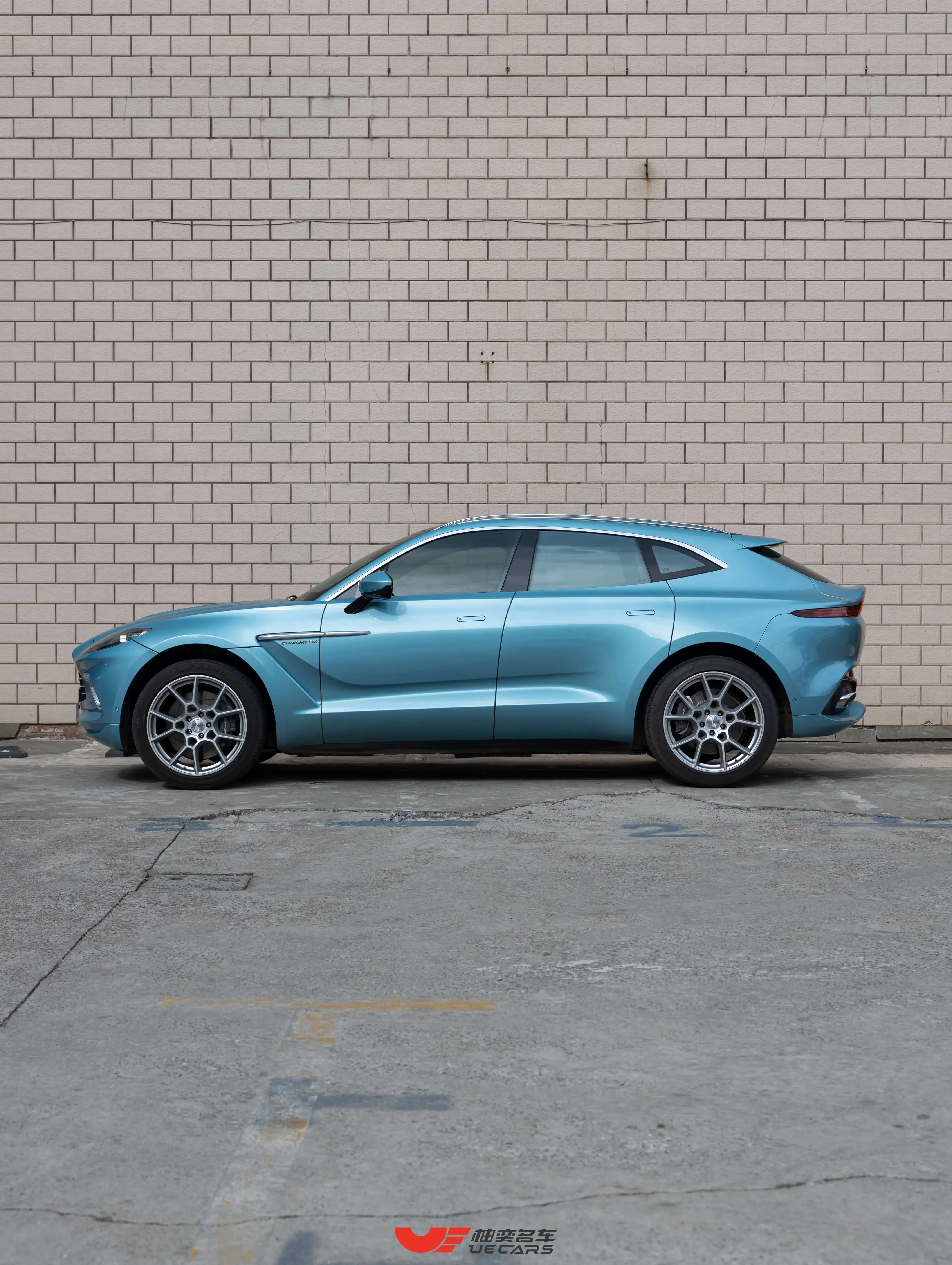 Aston Martin DBX