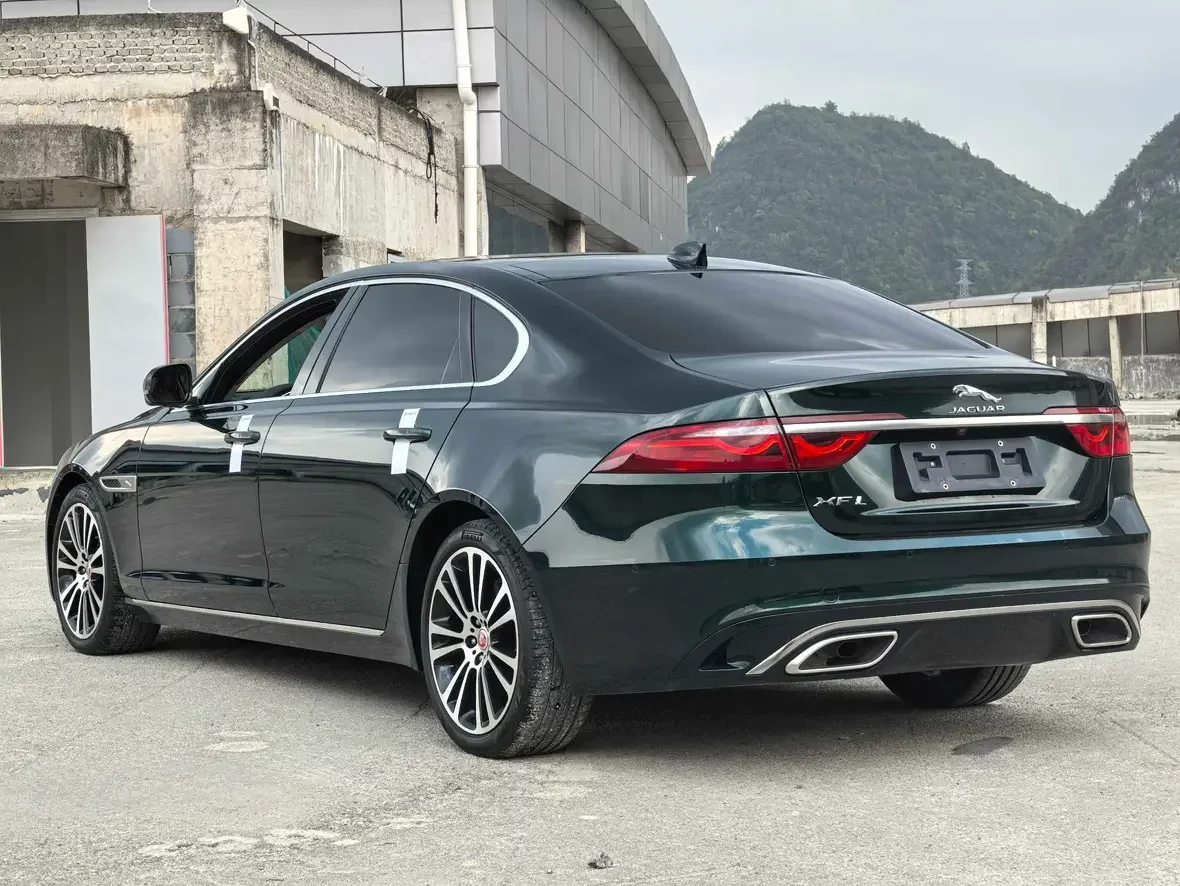 Jaguar XFL