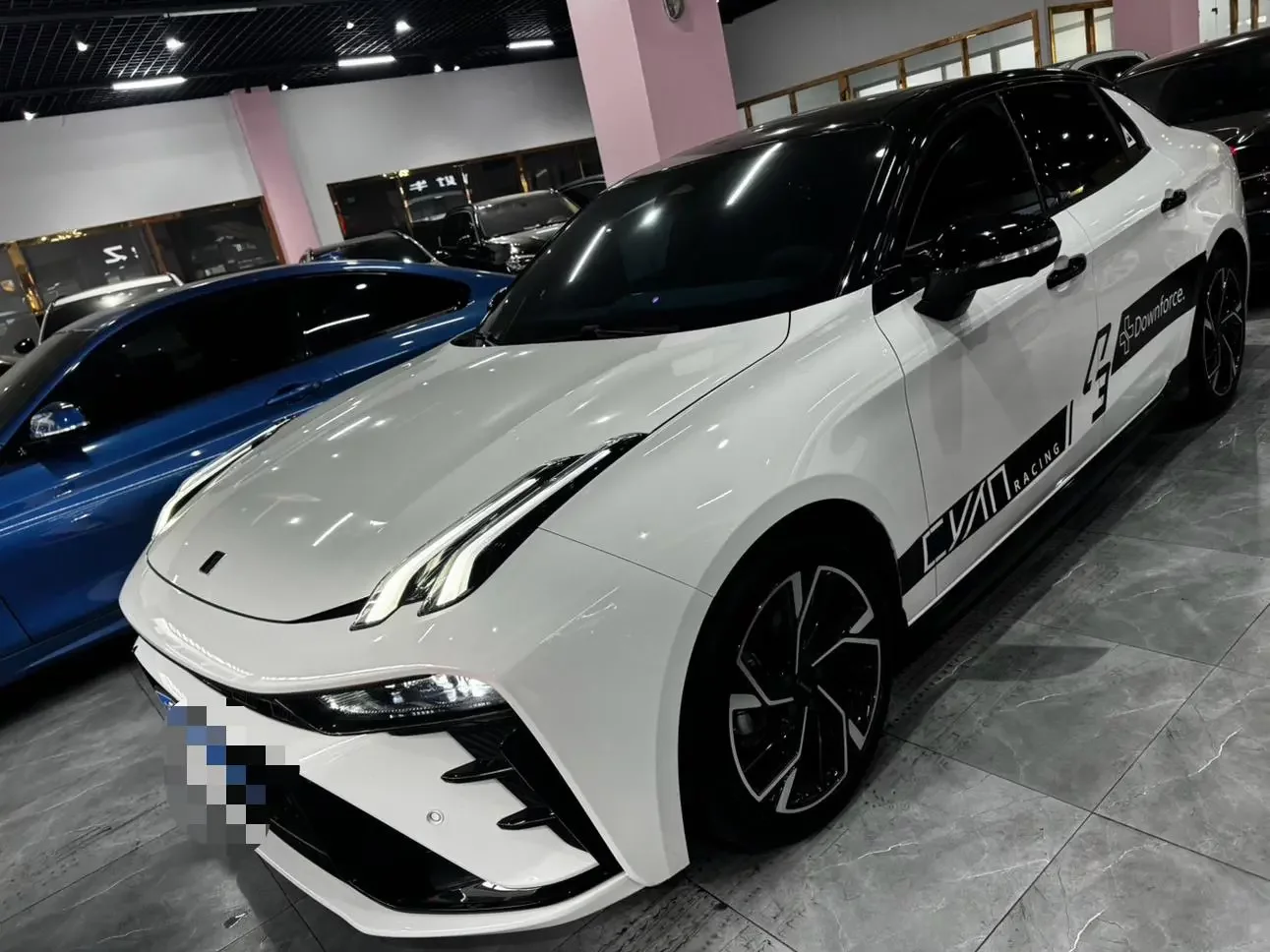 Lynk & Co 03