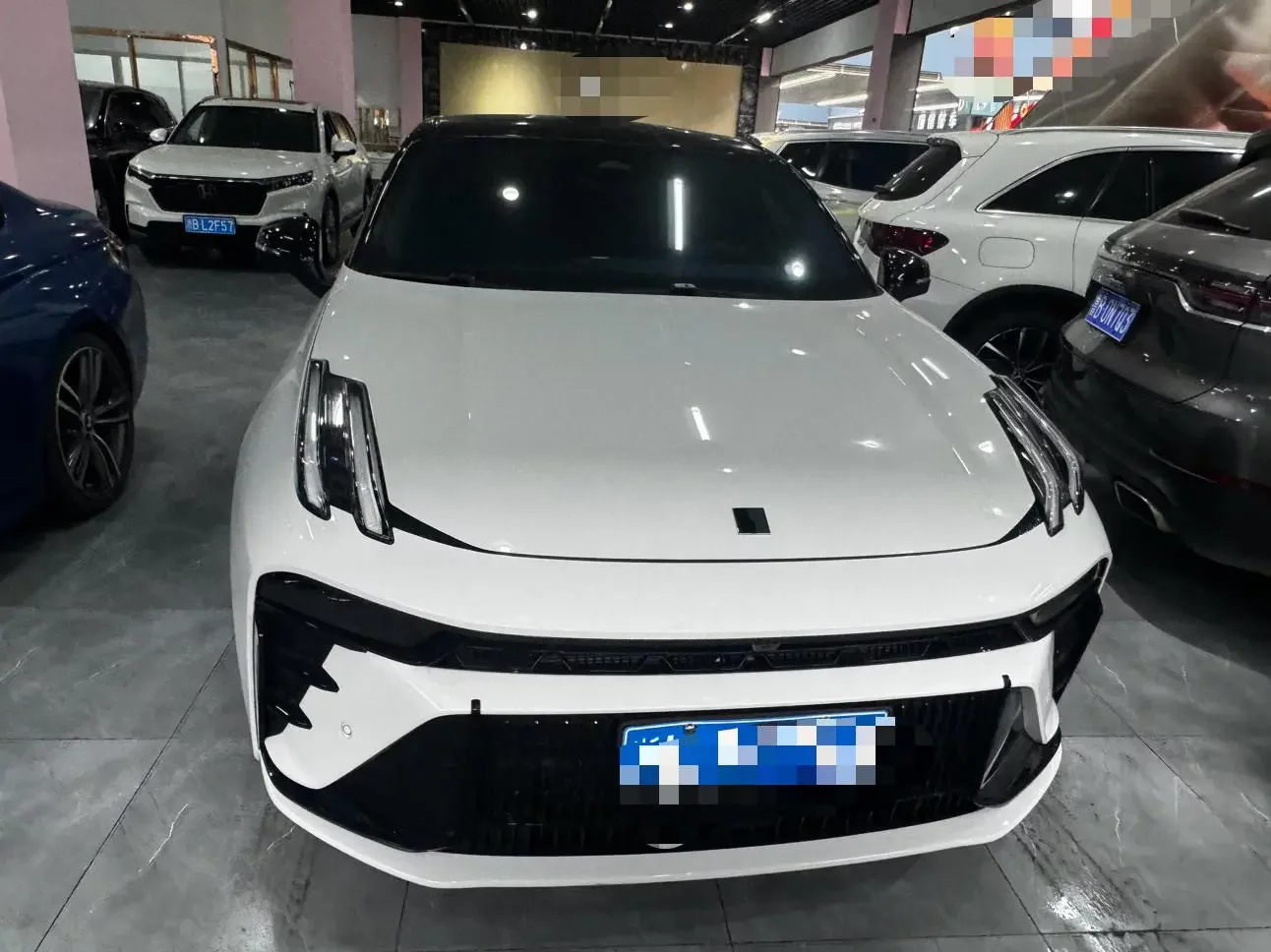 Lynk & Co 03