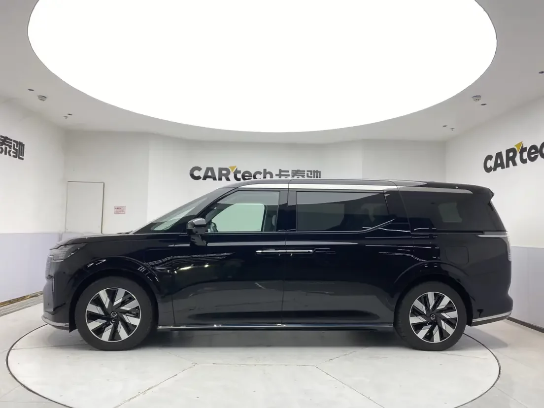 Volvo EM90