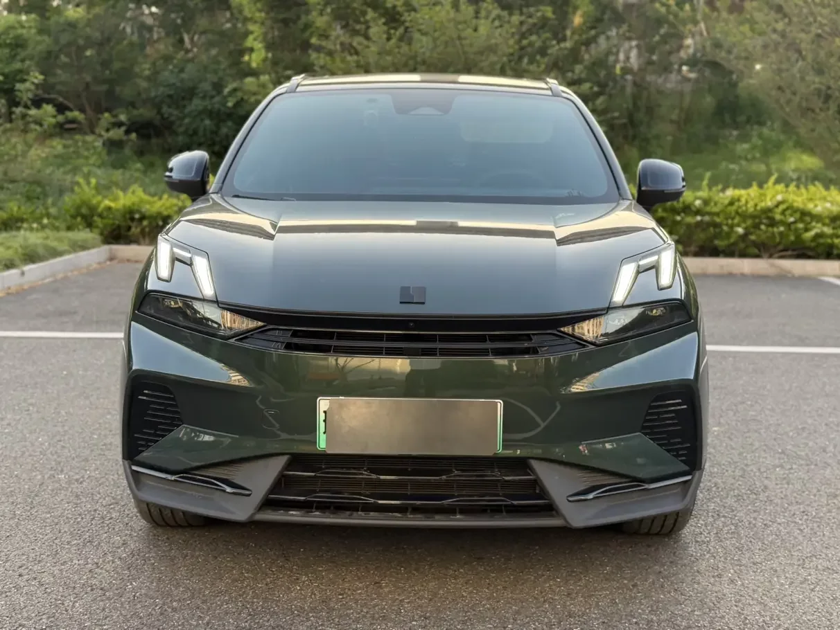 Lynk & Co 06 EM-P