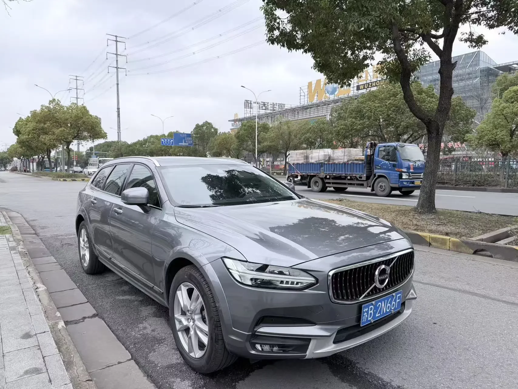 Volvo V90