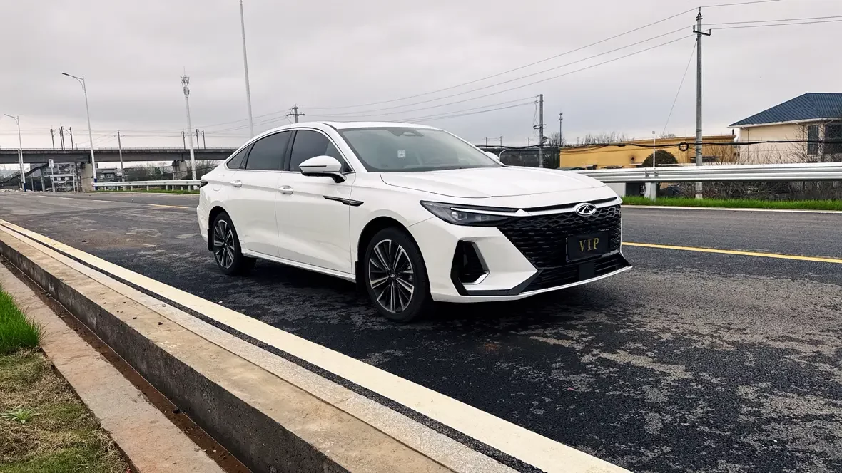 Chery Arrizo 8