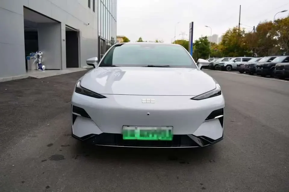 Geely Galaxy E8