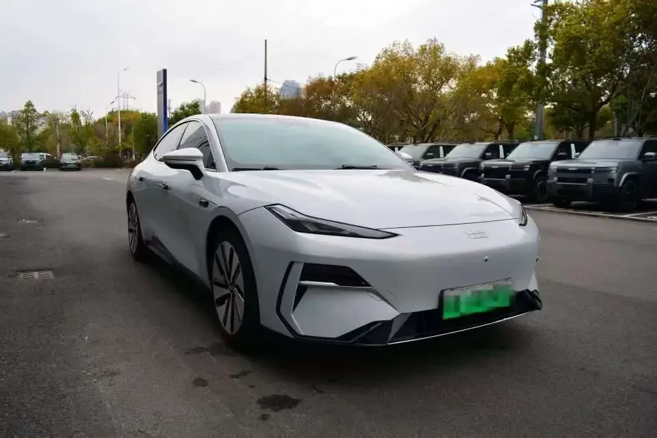 Geely Galaxy E8