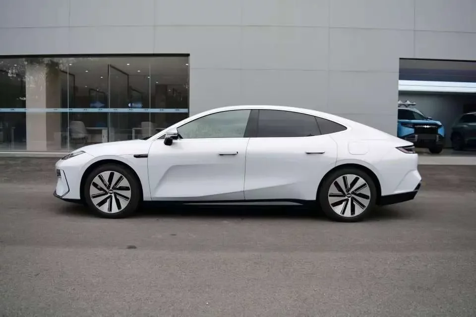 Geely Galaxy E8