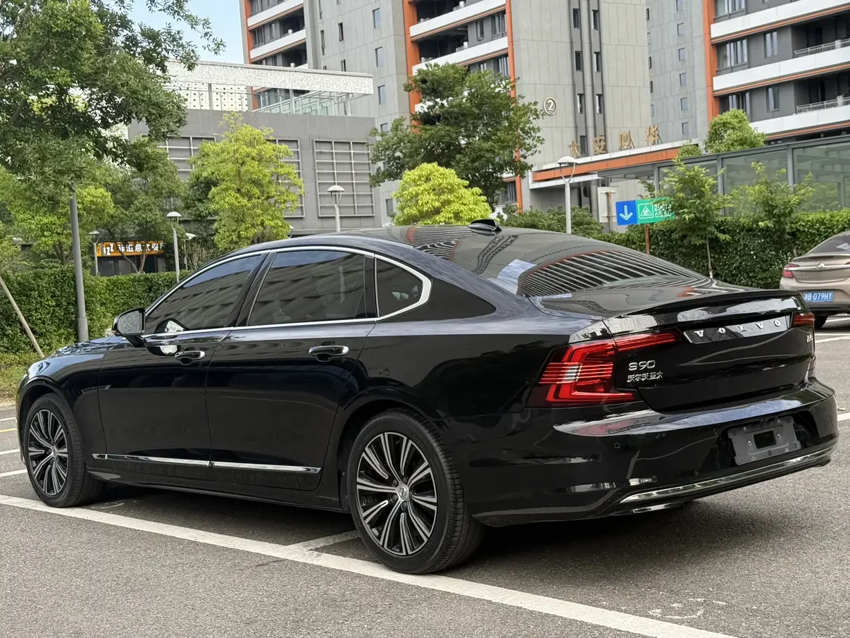 Volvo S90