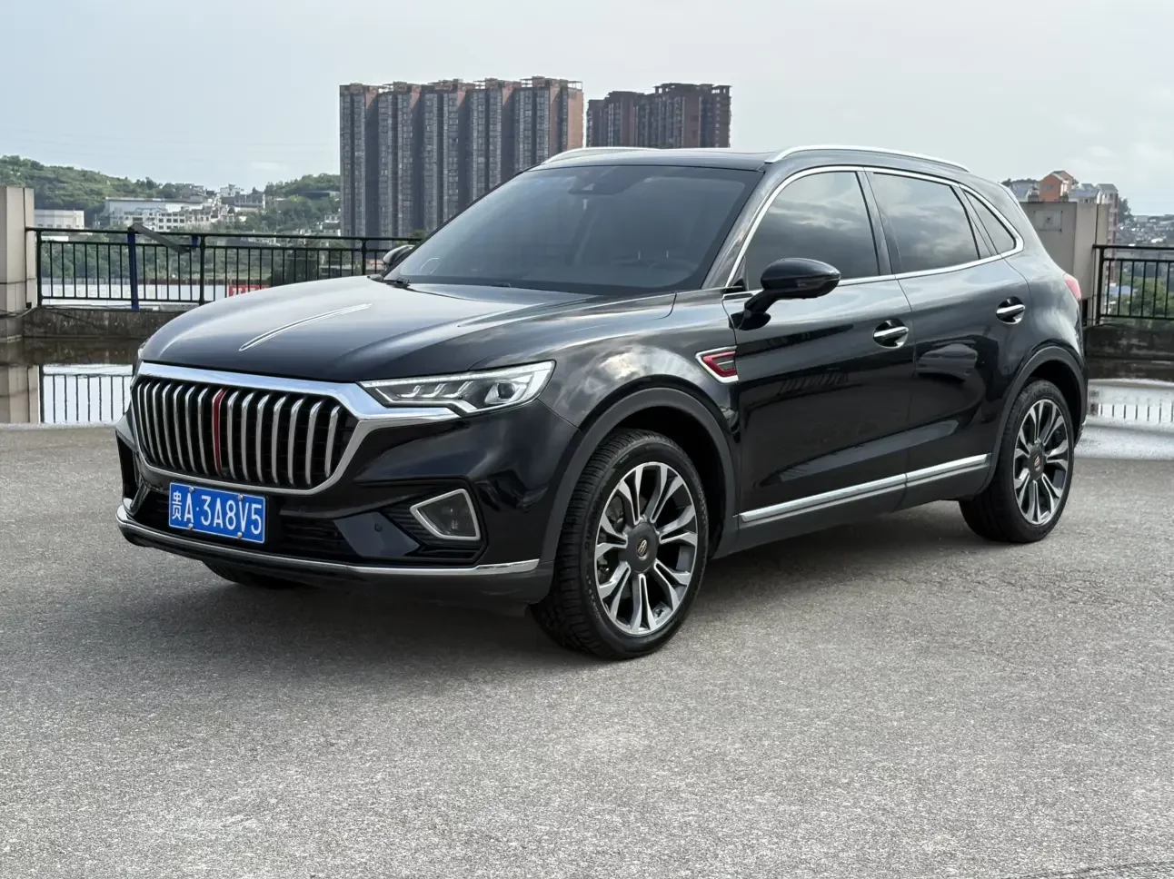 Hongqi HS5