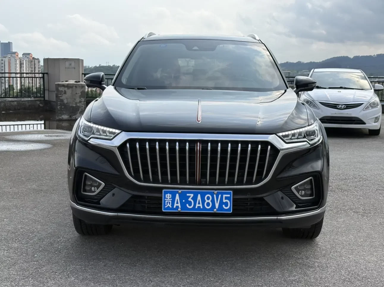 Hongqi HS5