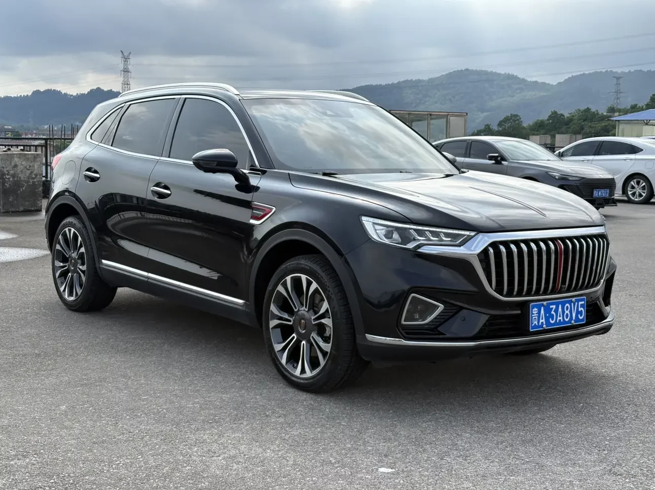 Hongqi HS5