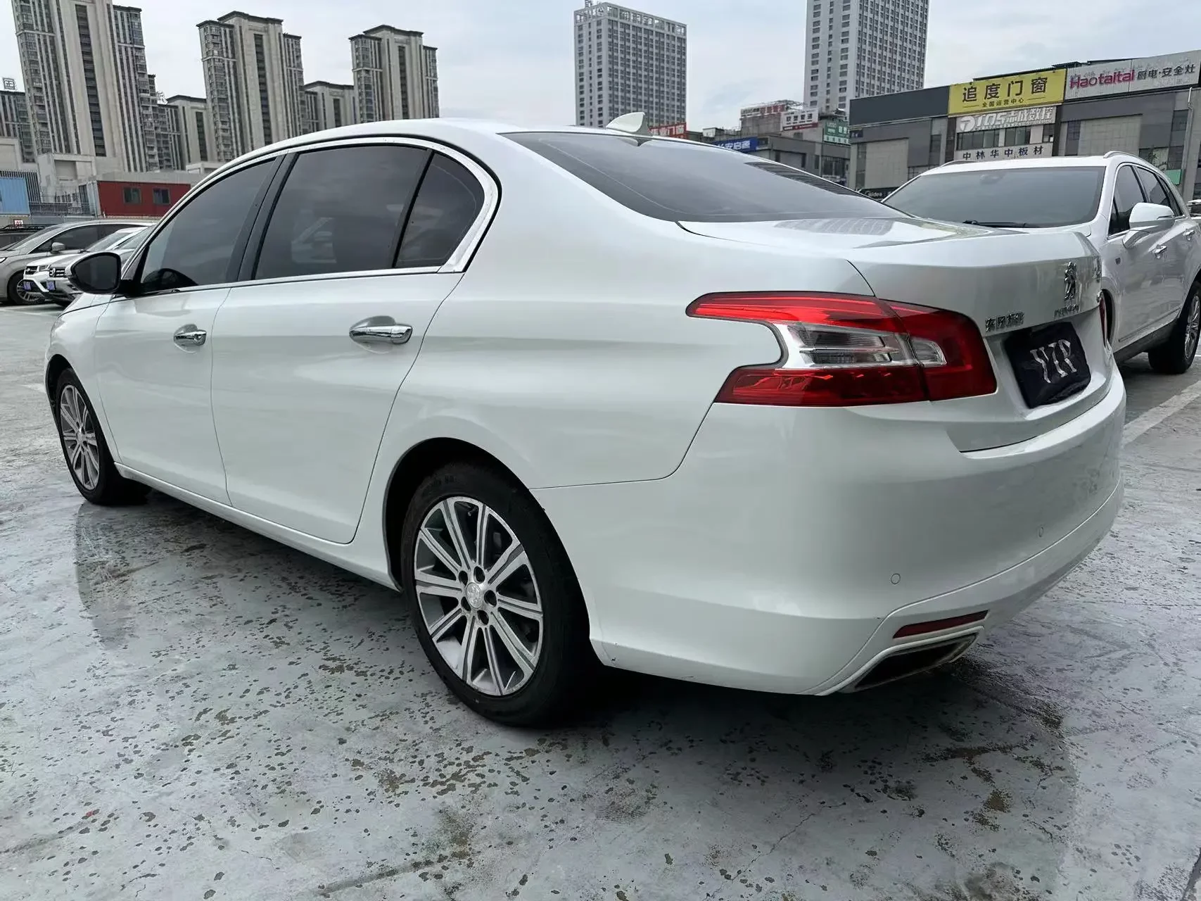 Peugeot 408
