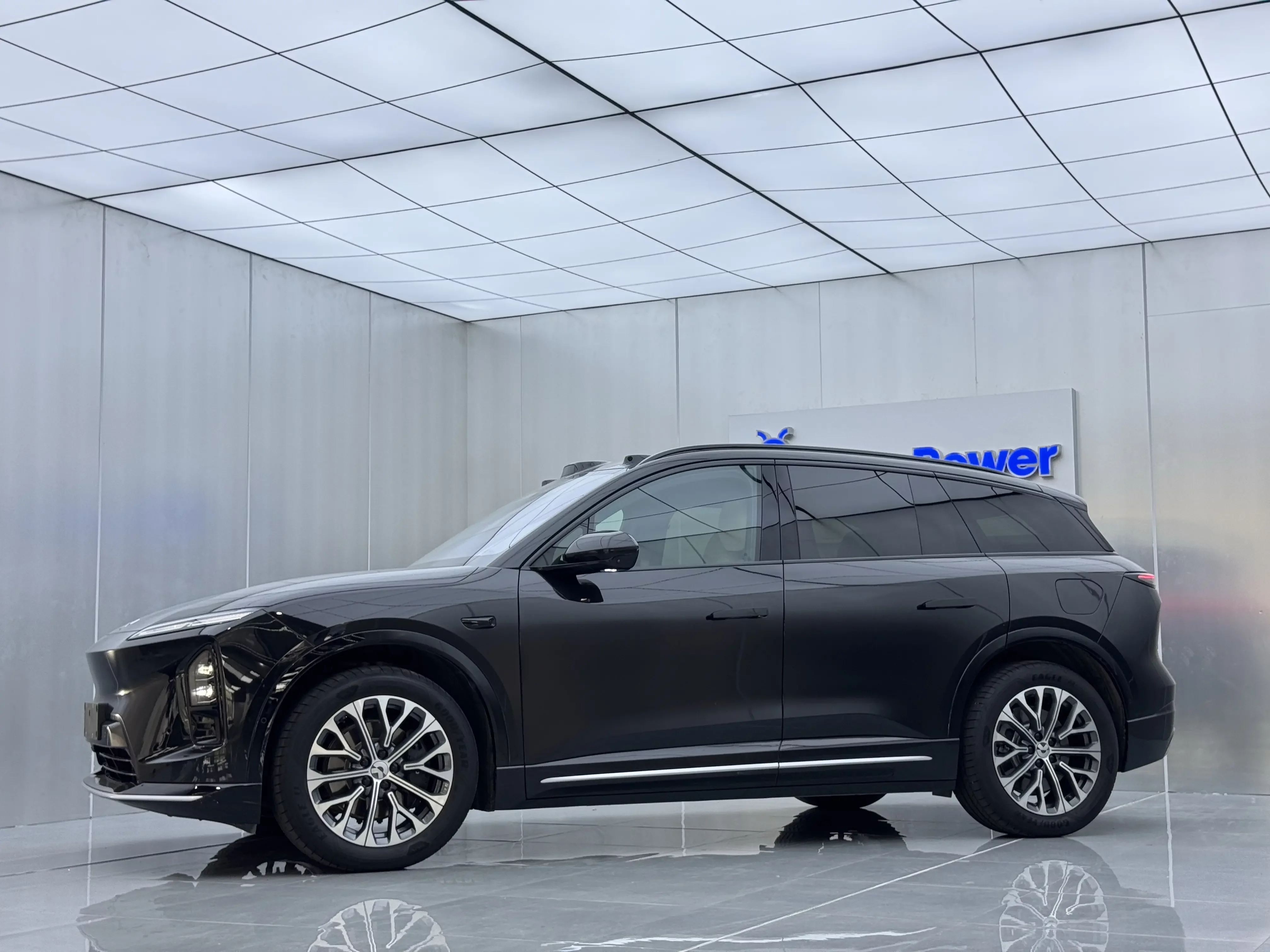 NIO ES6