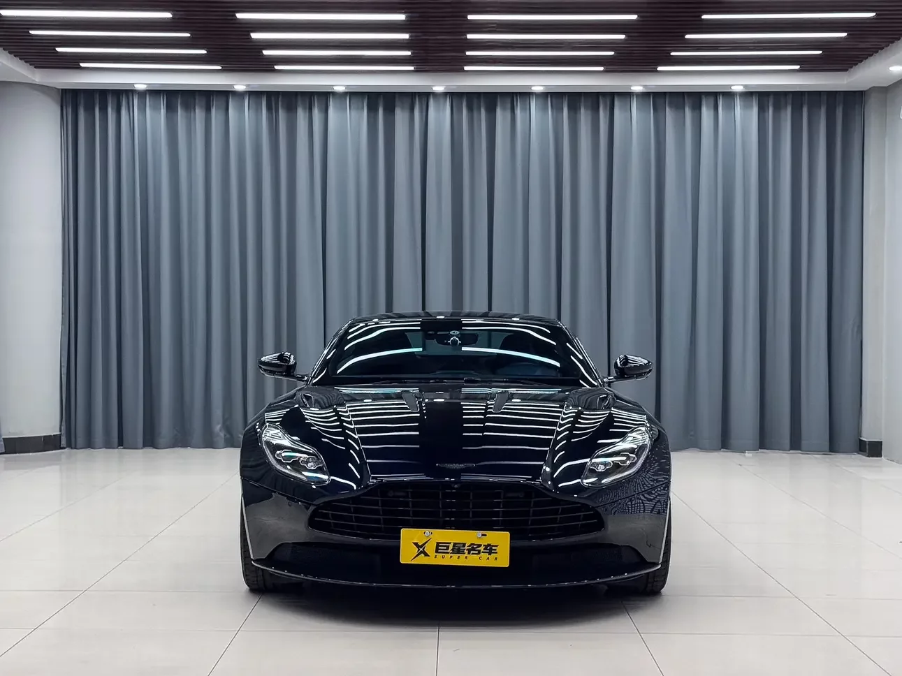 Aston Martin DB11
