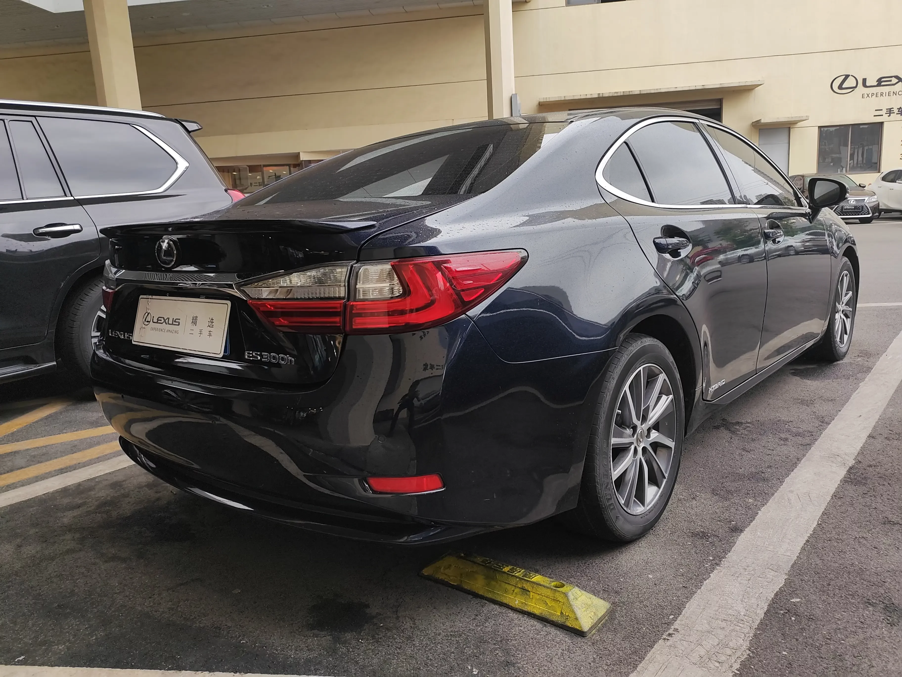 Lexus ES