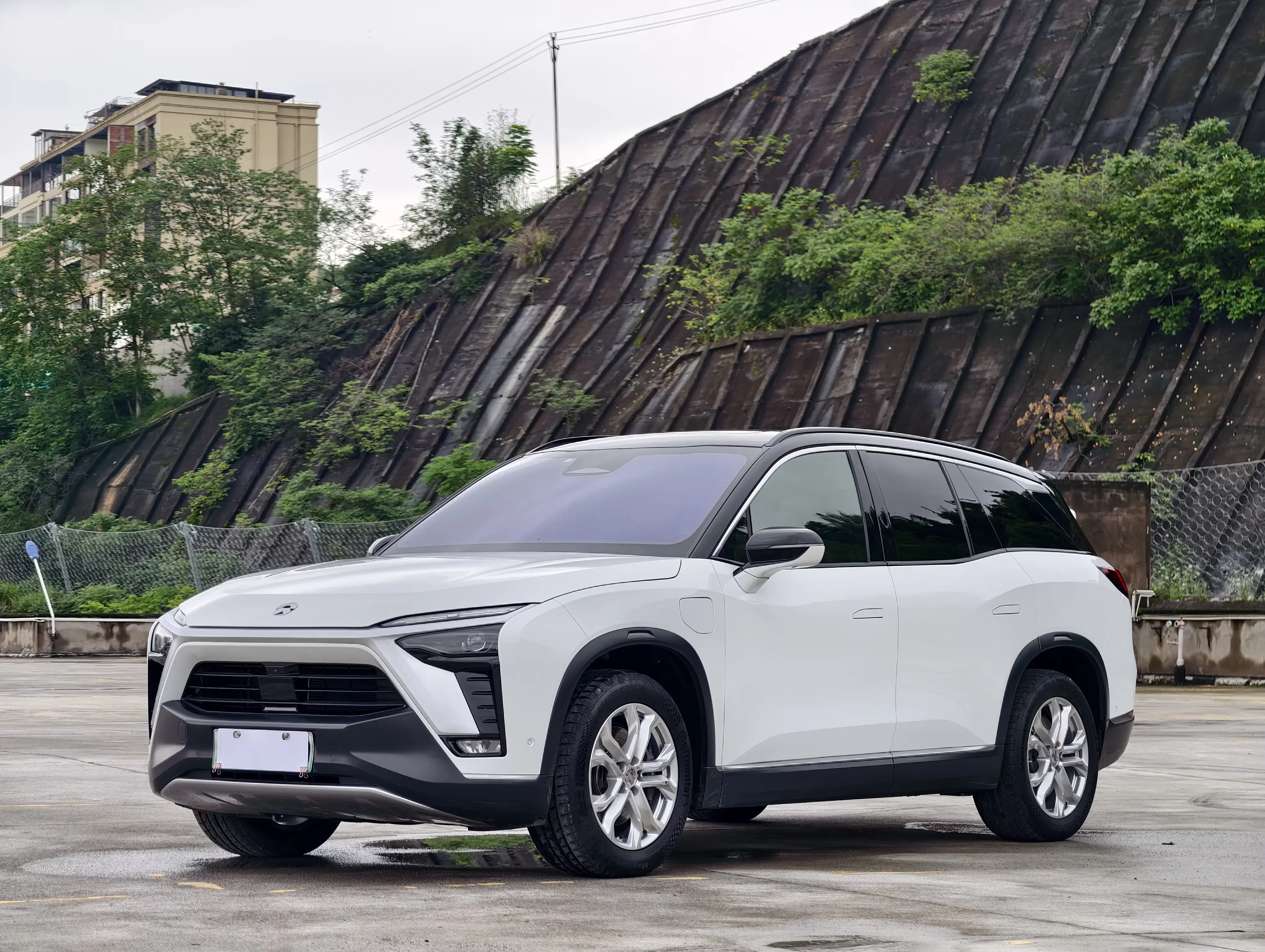 NIO ES8
