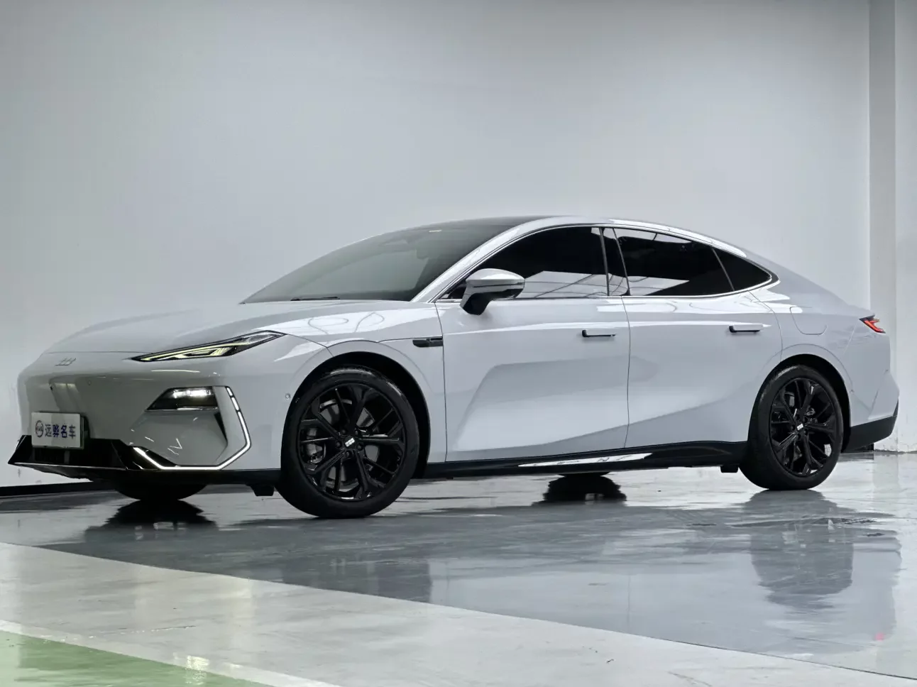 Geely Galaxy E8