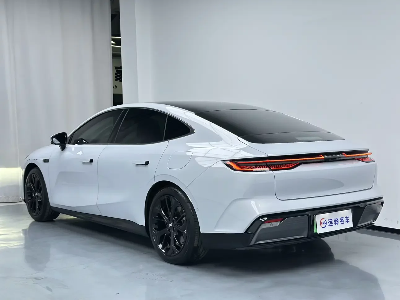 Geely Galaxy E8