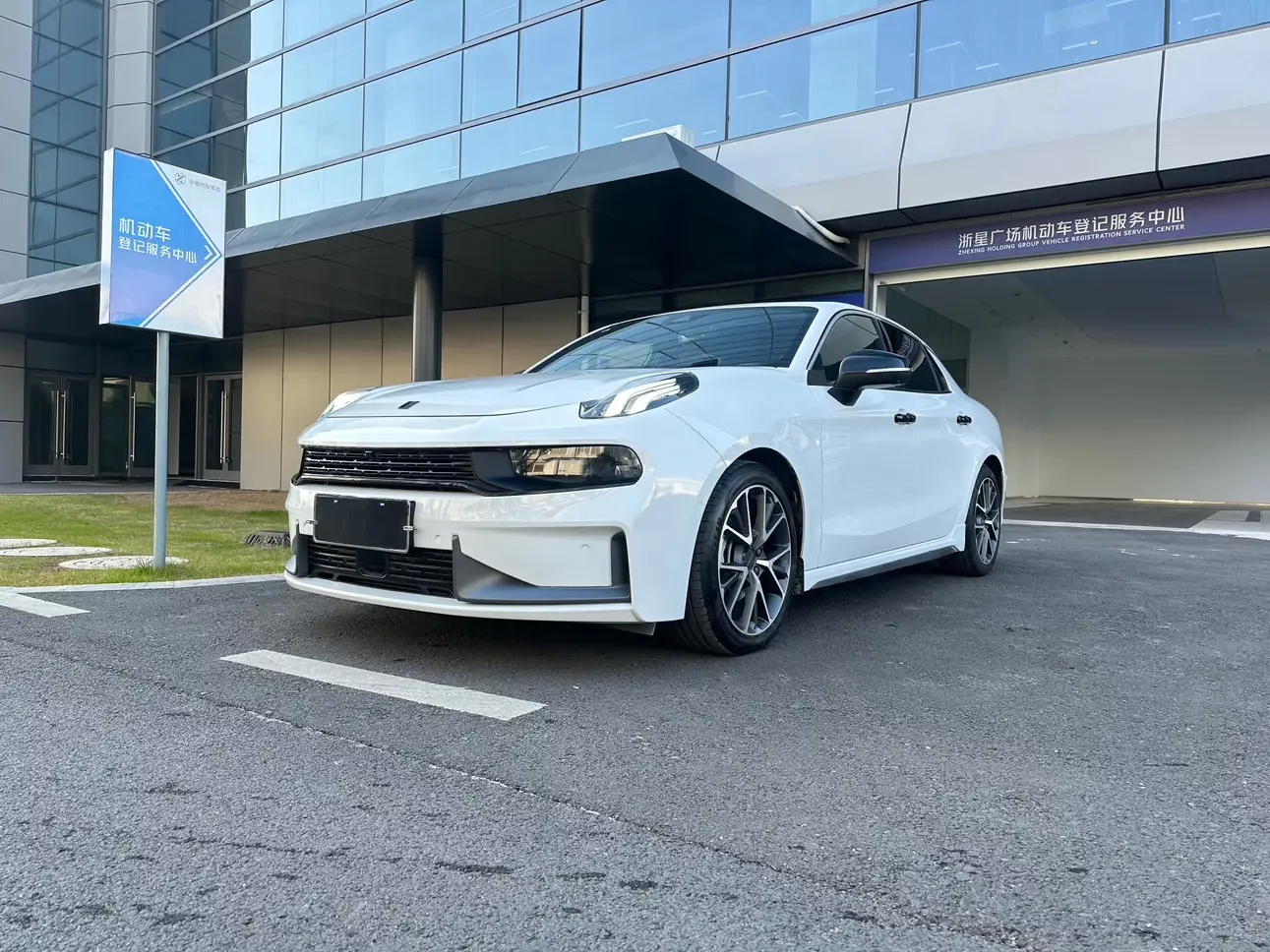 Lynk & Co 03