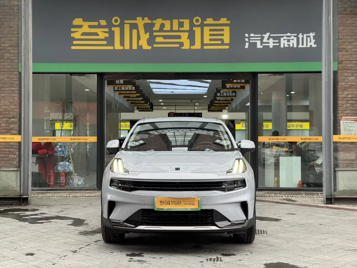 Lynk & Co 06 EM-P