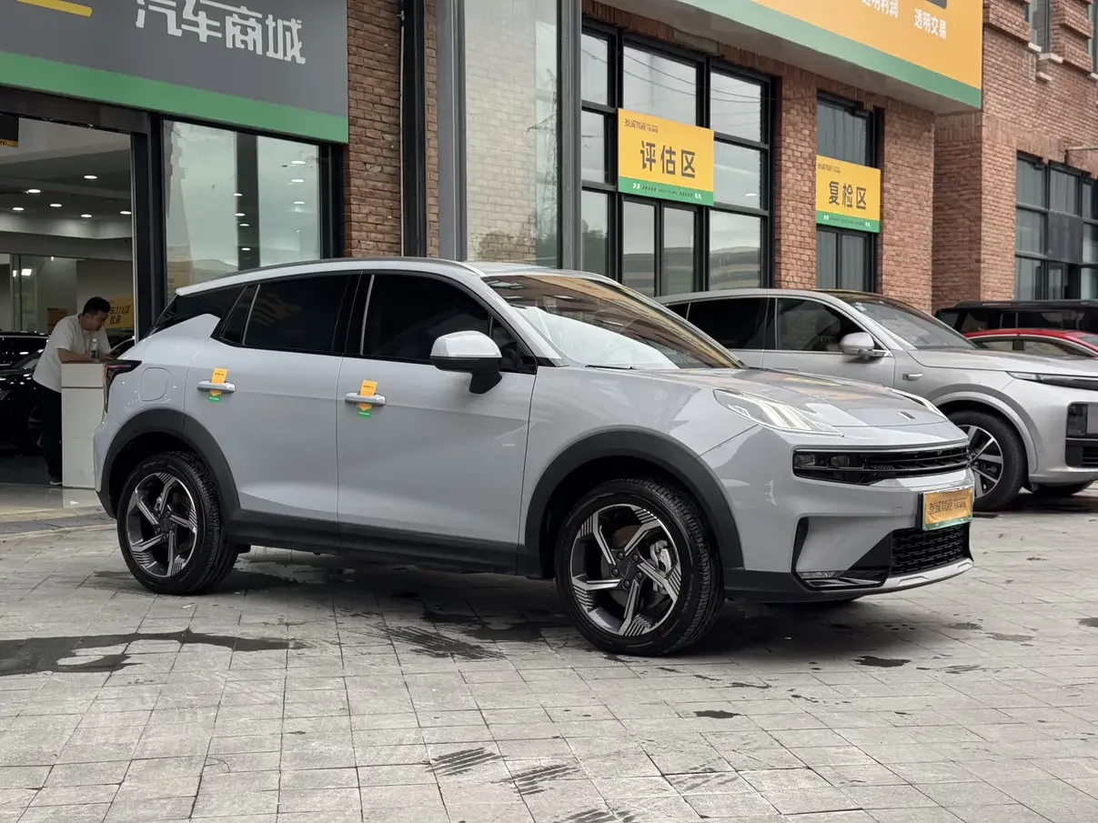 Lynk & Co 06 EM-P