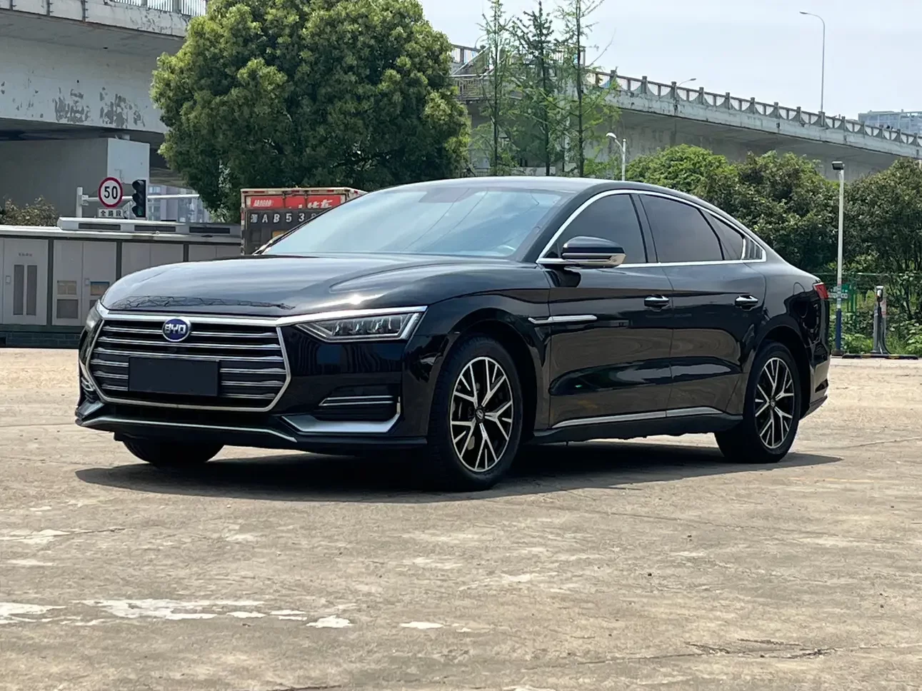BYD e9