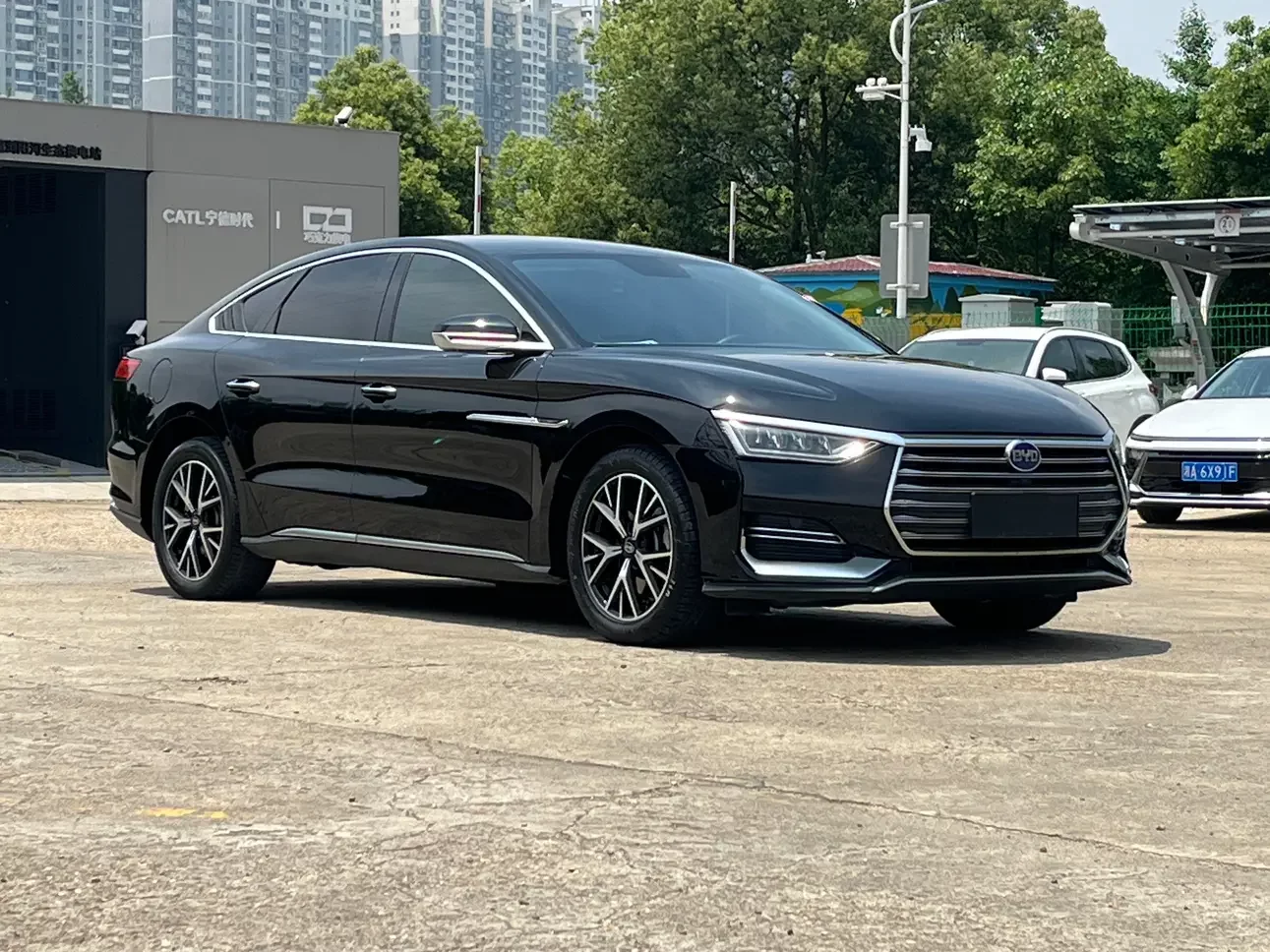 BYD e9