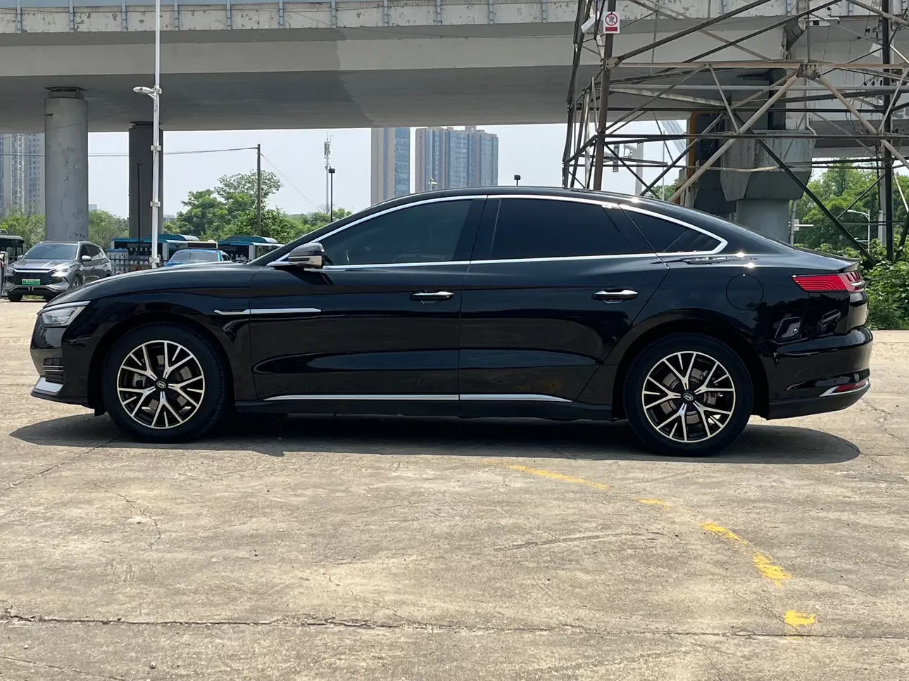 BYD e9