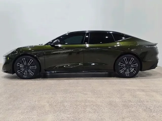 Lynk & Co 10 EM-P