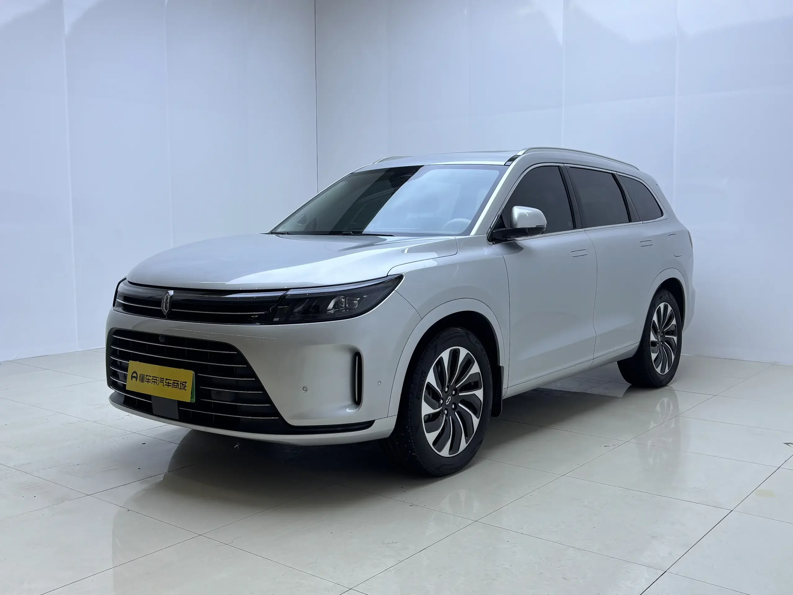 AITO M7 (Wenjie M7)  из Китая