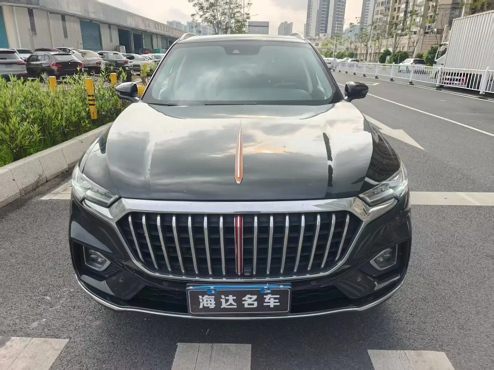 Hongqi HS5
