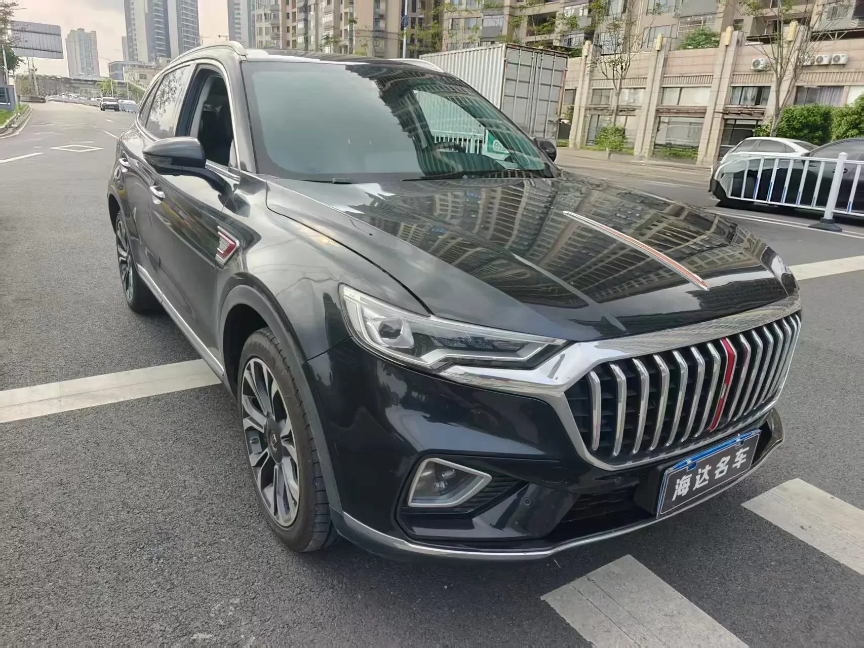 Hongqi HS5