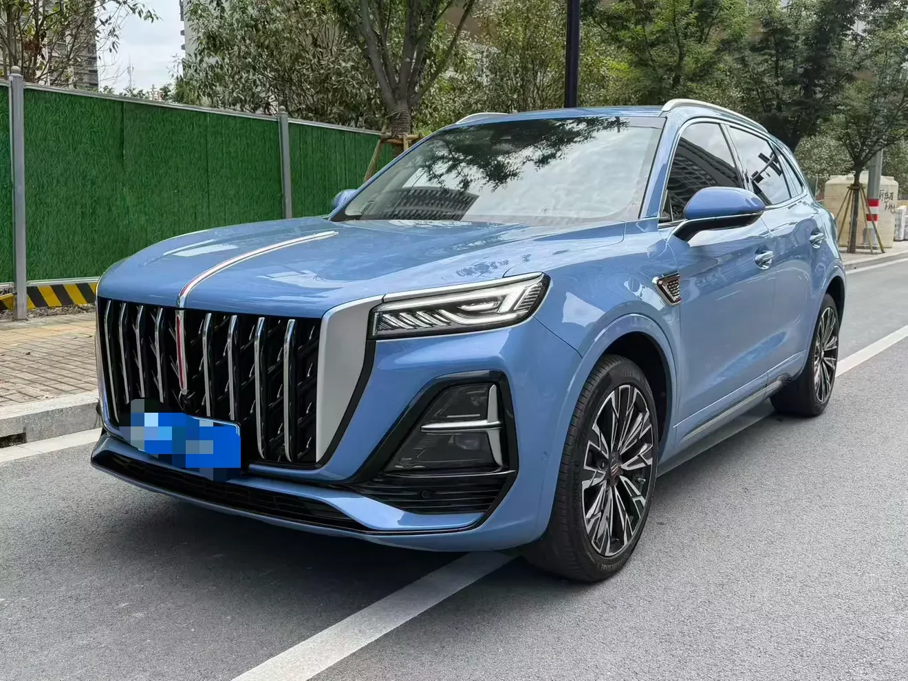 Hongqi HS5